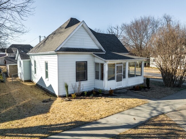 property at 800 S 19th St