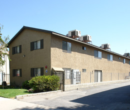 25006 Walnut St in Santa Clarita, CA - Building Photo - Building Photo