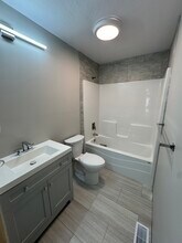 310 W 5th St in Veedersburg, IN - Foto de edificio - Building Photo