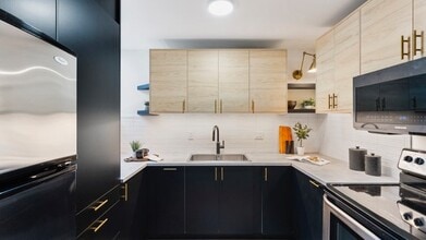 17716 60 Av in Surrey, BC - Building Photo - Building Photo