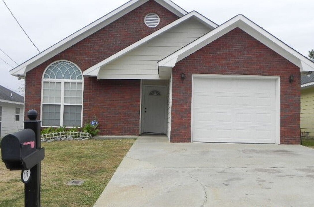 715 Pine Hill Ct in Phenix City, AL - Building Photo