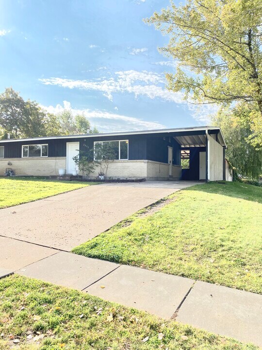 2095 W 5900 S in Roy, UT - Building Photo