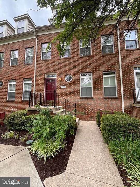 10215 Sherman Heights Pl in Columbia, MD - Building Photo