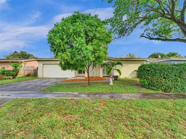 7231 NW 20th St in Sunrise, FL - Building Photo - Building Photo