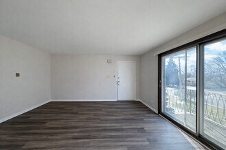 7915 S 84th Ave in Justice, IL - Building Photo - Building Photo