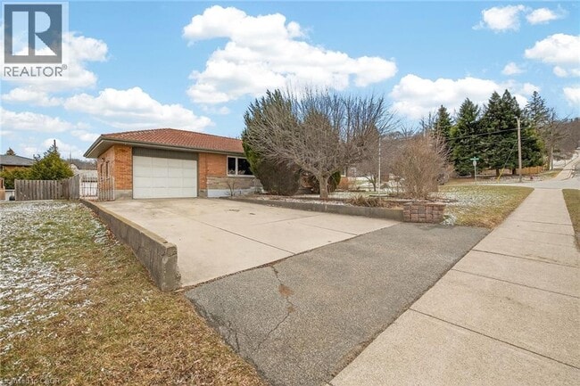 82 Millen Rd in Hamilton, ON - Building Photo - Building Photo