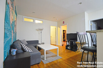 324 Saint Paul St, Unit 2 in Brookline, MA - Foto de edificio - Building Photo