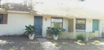11207 Kimberly Ave, Unit Apt A in Englewood, FL - Building Photo