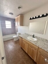 612 E Sunset Dr in Hobbs, NM - Building Photo - Building Photo