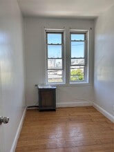 132-1 135th Ave in Queens, NY - Foto de edificio - Building Photo