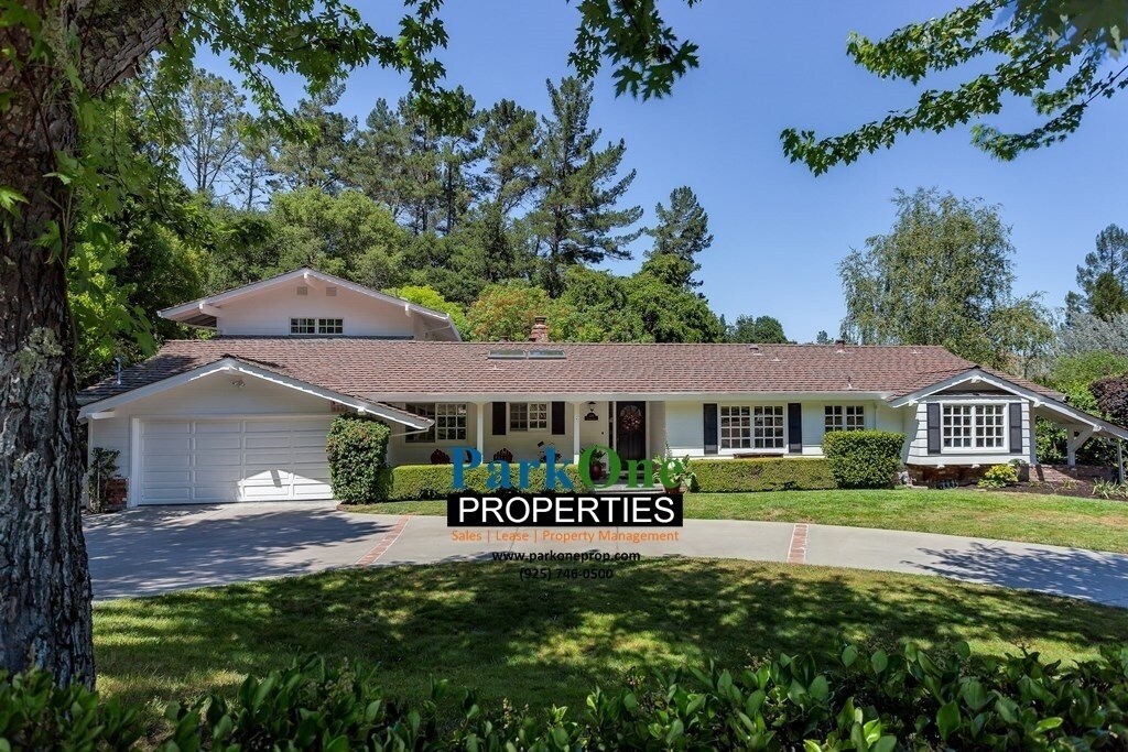 219 Scofield Dr in Moraga, CA - Foto de edificio