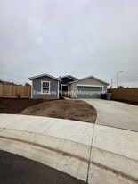 11 River Oak Ct in Merced, CA - Building Photo