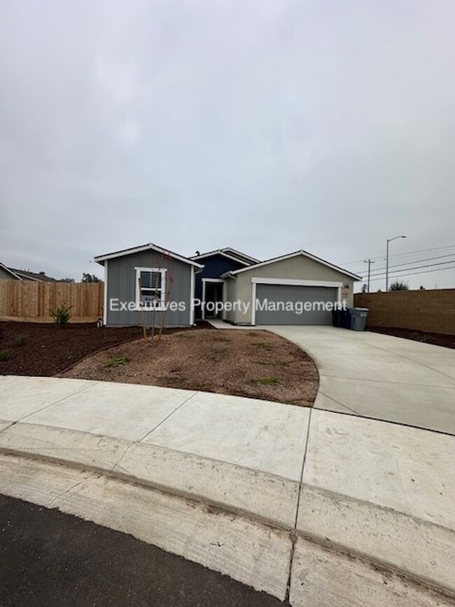 property at 11 River Oak Ct