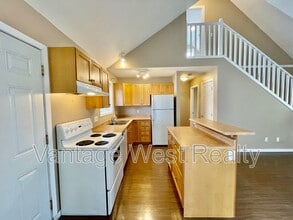 1228 Ethel St in Kelowna, BC - Building Photo - Building Photo