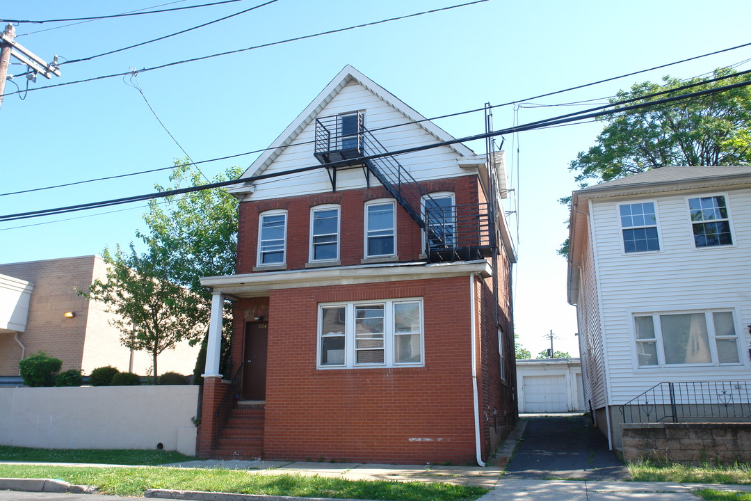 506 Neville St in Perth Amboy, NJ - Building Photo