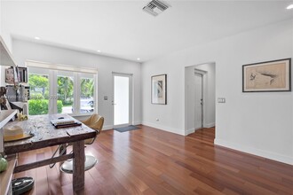 1749 Bay Dr in Miami Beach, FL - Building Photo - Building Photo