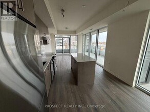 8960 Jane St in Vaughan, ON - Building Photo - Building Photo