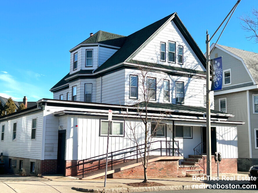 741 Broadway, Unit 2 in Somerville, MA - Foto de edificio