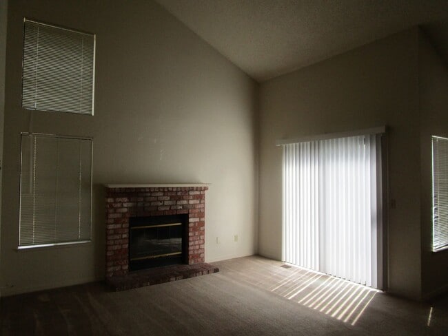 2542 Vista Grande in Fairfield, CA - Building Photo - Building Photo