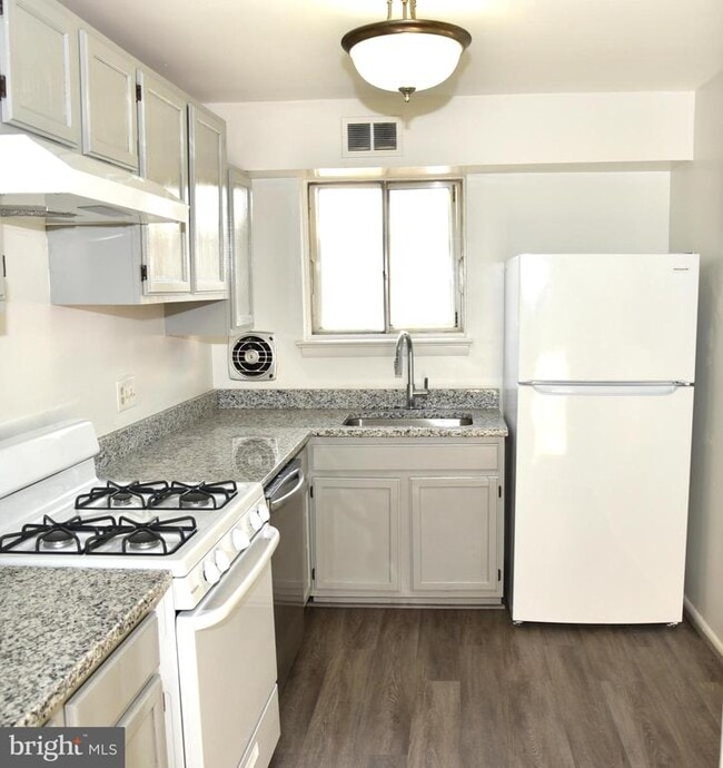 11326 Cherry Hill Rd in Beltsville, MD - Building Photo - Building Photo