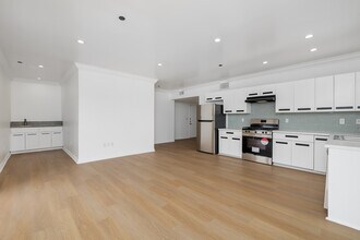 930 S Robertson Blvd in Los Angeles, CA - Building Photo - Interior Photo