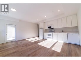 39180 Finch Dr in Squamish, BC - Building Photo