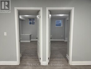 534 Daniel Clark Way in Oakville, ON - Building Photo - Building Photo