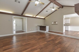 1102 Newport Blvd in League City, TX - Building Photo - Building Photo