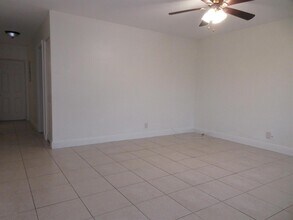 1415 N J St, Unit 6 in Lake Worth Beach, FL - Building Photo - Building Photo