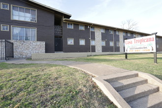 Casa Tropicana Village in Dallas, TX - Foto de edificio - Building Photo