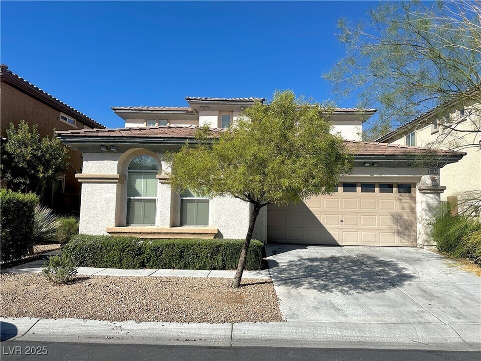 9871 Mount Madera St in Las Vegas, NV - Foto de edificio