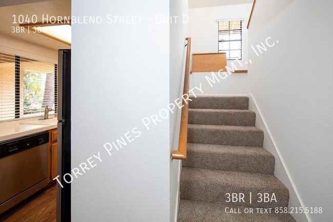1040 Hornblend St in San Diego, CA - Building Photo - Building Photo