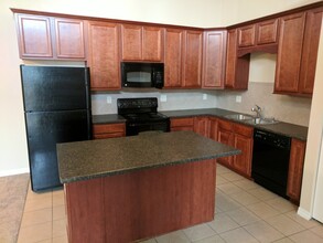 7212 S Blackhawk St in Englewood, CO - Building Photo - Building Photo