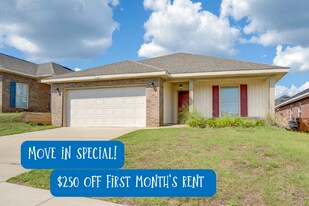 5628 Blue Sky Ct in Milton, FL - Building Photo