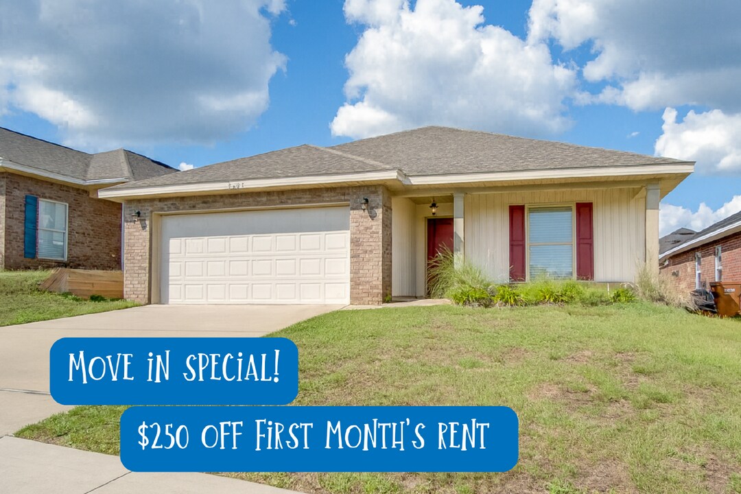 5628 Blue Sky Ct in Milton, FL - Building Photo