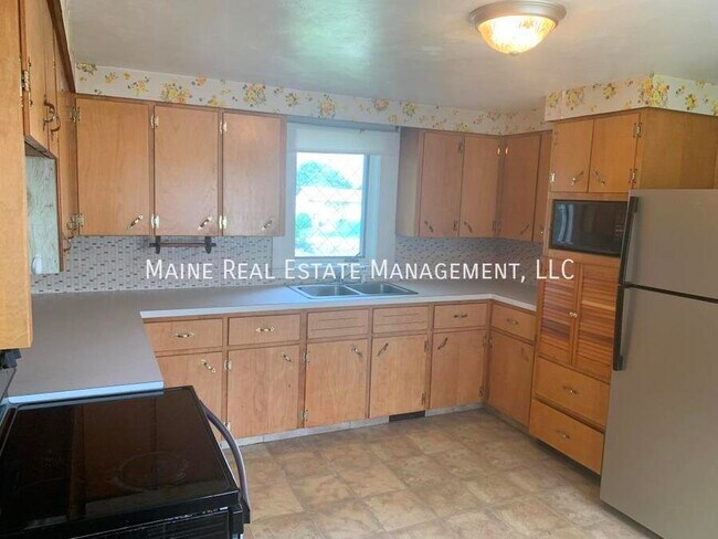 35 Bosworth St in Old Town, ME - Building Photo - Building Photo