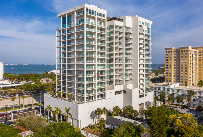 1224 Blvd Of The Arts in Sarasota, FL - Foto de edificio - Building Photo