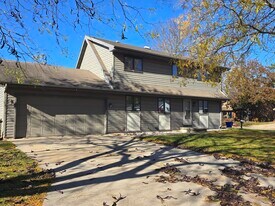 1101 W Ridgeview Dr in Appleton, WI - Building Photo