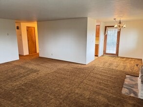3392 Onyx Pl in Eugene, OR - Building Photo - Building Photo