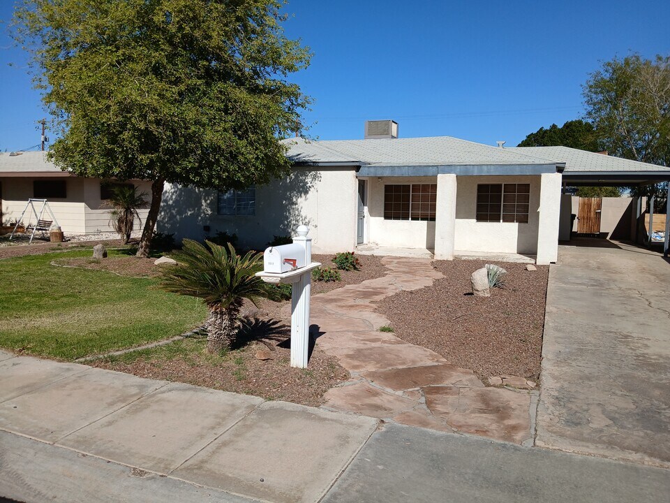 1517 S 8th Ave in Yuma, AZ - Building Photo