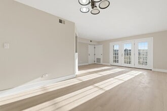 4180 Williamsburg Ct in Glenview, IL - Building Photo - Building Photo