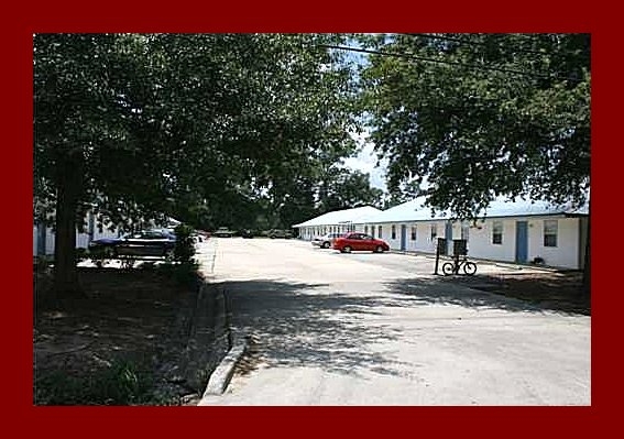 Pine Crest Apartments in Hammond, LA - Building Photo