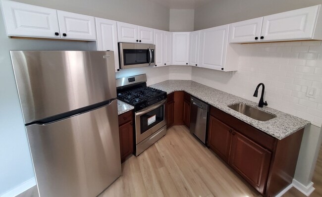 property at 2064 W Hutchinson St
