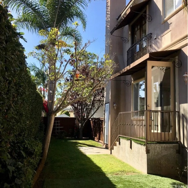 2212 Marshallfield Ln in Redondo Beach, CA - Building Photo - Building Photo