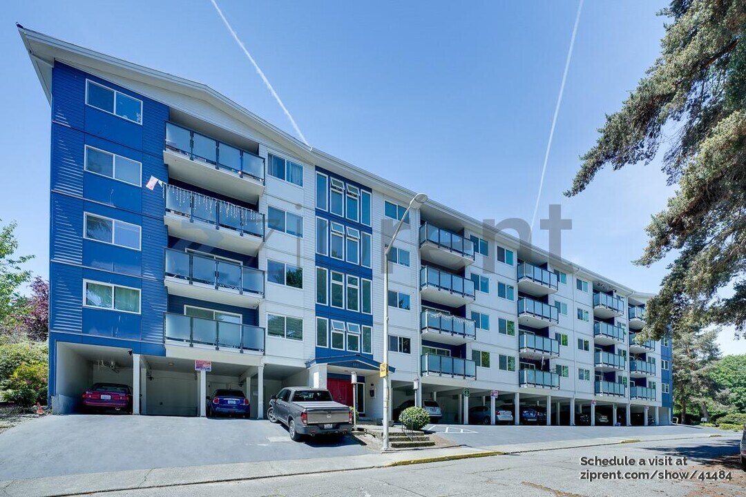 3711 26th Pl W in Seattle, WA - Building Photo