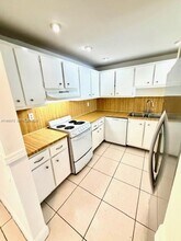 6940 Miami Gardens Dr, Unit 1-329 in Hialeah, FL - Building Photo - Building Photo