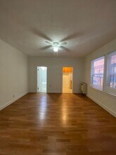 3057 Leeward Avenue, in Los Angeles, CA - Foto de edificio - Interior Photo