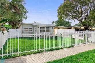 101 NW 27th Terrace in Fort Lauderdale, FL - Foto de edificio - Building Photo