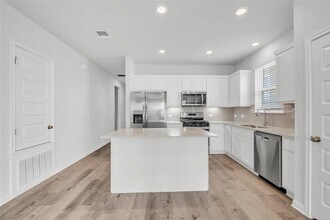 2412 Ekvall Dr in Round Rock, TX - Building Photo - Building Photo
