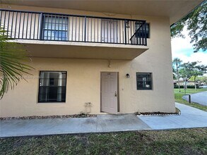 200 Berkley Rd in Hollywood, FL - Foto de edificio - Building Photo